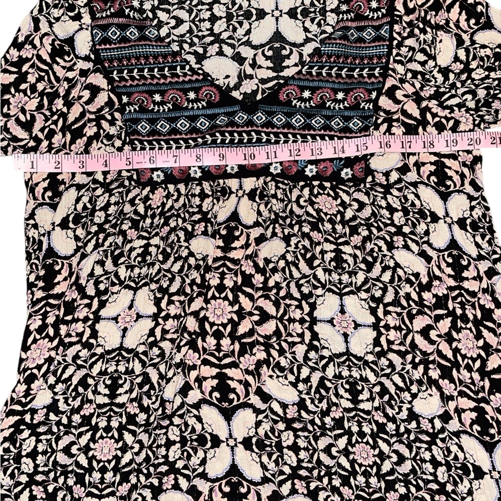 Wonderly Black and Cream Patterned Top - Picture 9 of 15
